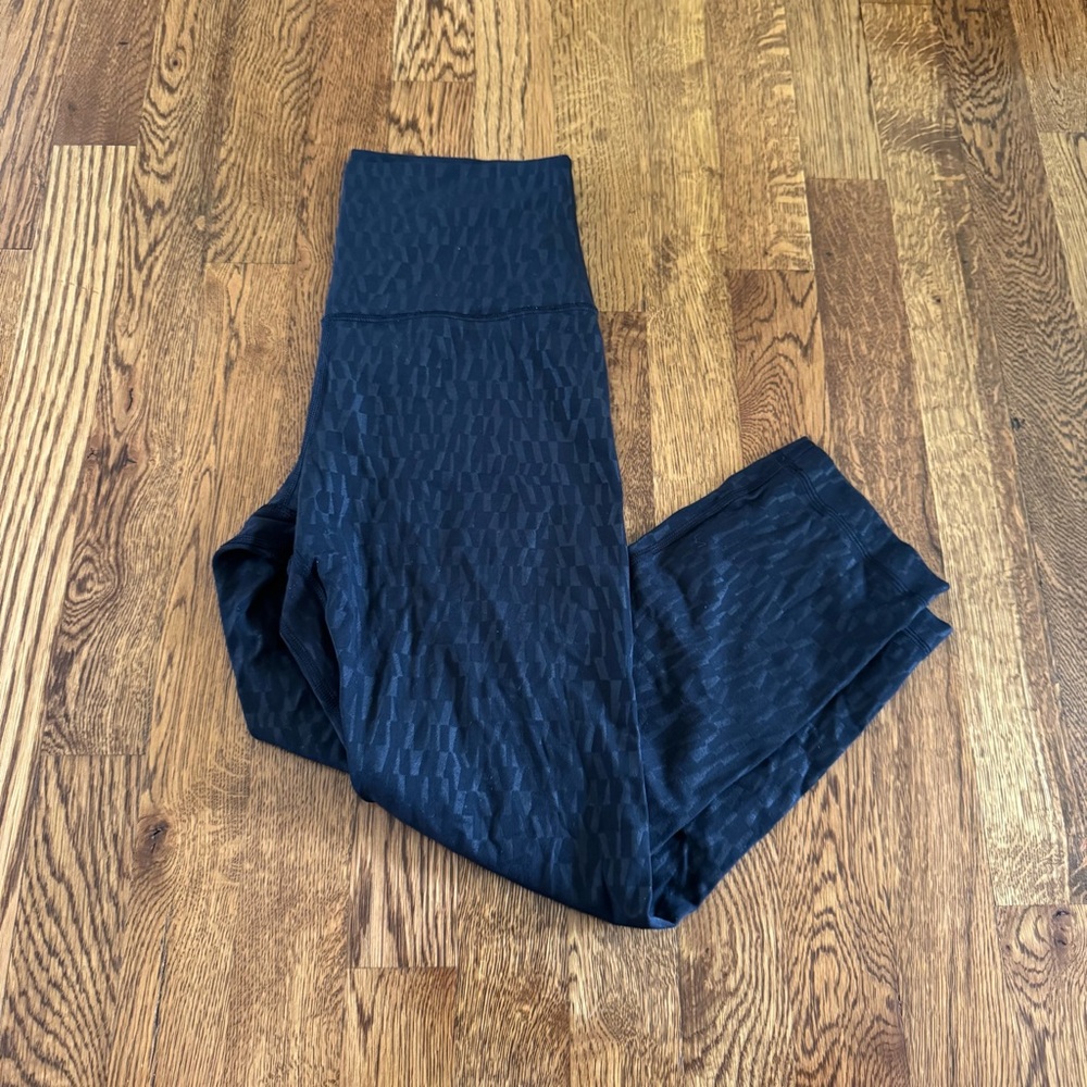 Lululemon Women’s Black Patterned Leggings Size 6